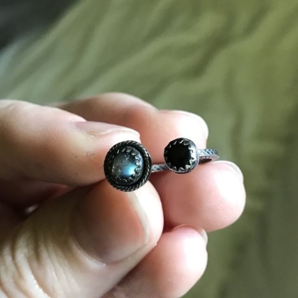 Black onyx/labradorite ring